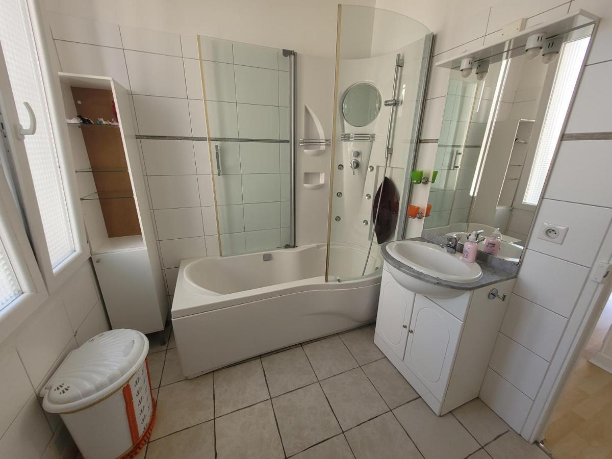 Villa La Desiree - Haut De Villa, 68M2, 8 Personnes Max, Climatise, 4 Etoiles, 120M2 De Jardin Et Parking, Wifi, Vu Mer Antibes Zewnętrze zdjęcie