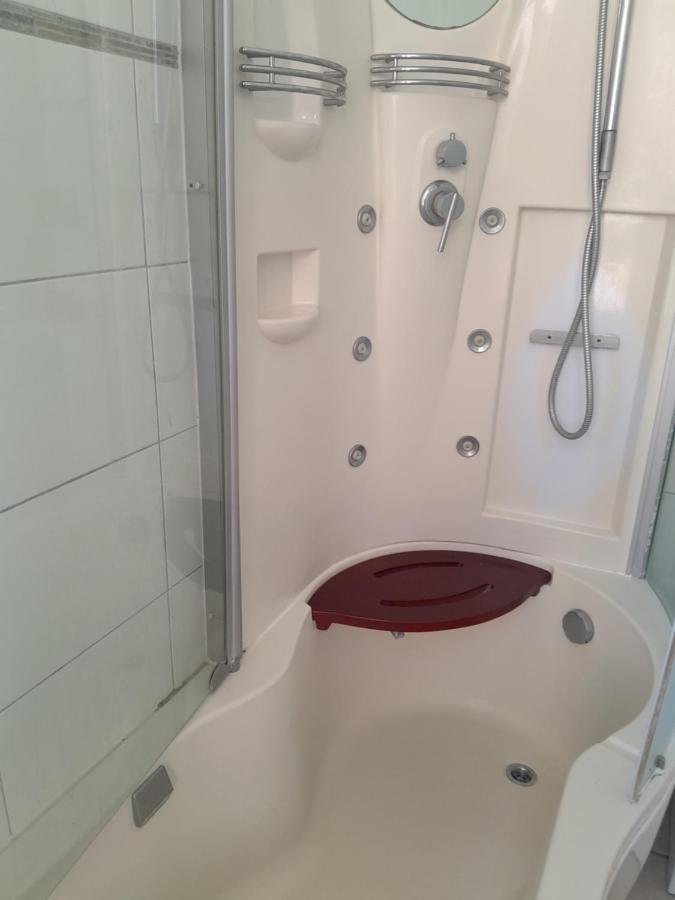 Villa La Desiree - Haut De Villa, 68M2, 8 Personnes Max, Climatise, 4 Etoiles, 120M2 De Jardin Et Parking, Wifi, Vu Mer Antibes Zewnętrze zdjęcie